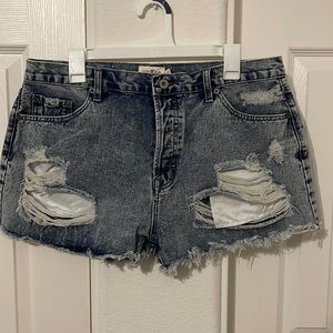 Umgee distressed denim shorts